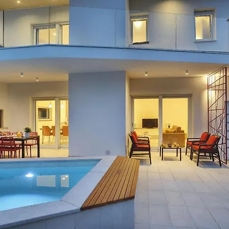 In With Swimming Pool Villa Pula