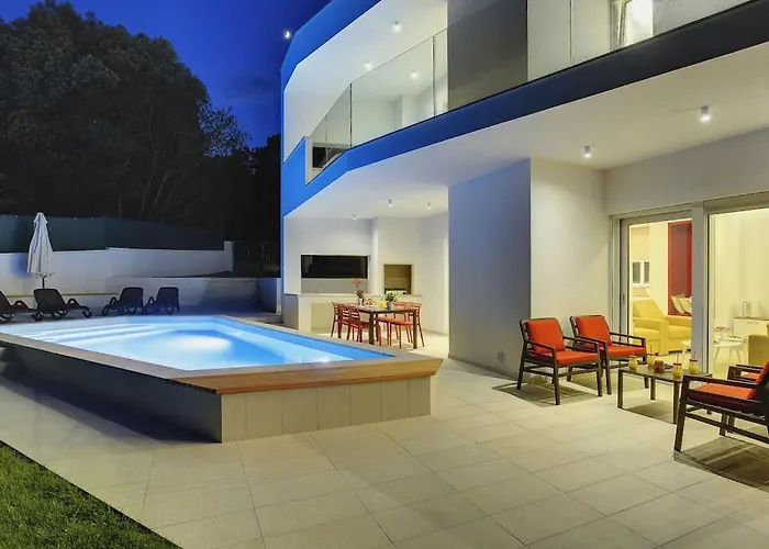 Villa In Pula With Swimming Pool Pula