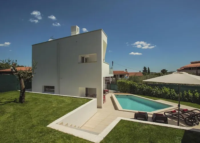 In With Swimming Pool * Pula