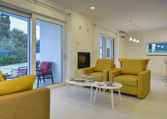 In Pula With Swimming Pool Villa *