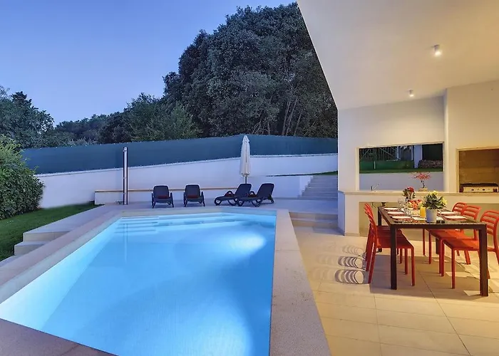 In Pula With Swimming Pool Вилла *