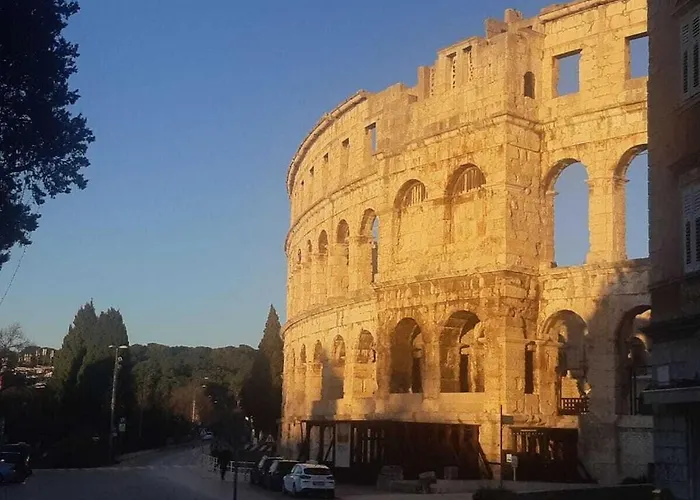 In Pula With Swimming Pool Пула