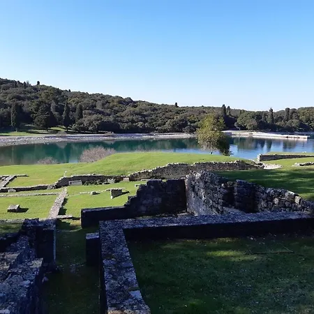 Villa In Pula With Swimming Pool *