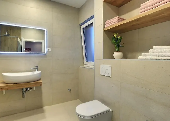 Villa In Pula With Swimming Pool Pula